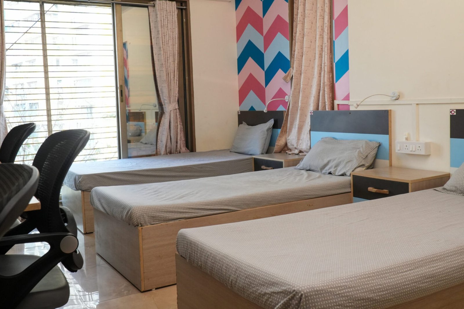 Single Sharing Girls PG & Boys Hostel Near Mithibai College Mumbai
