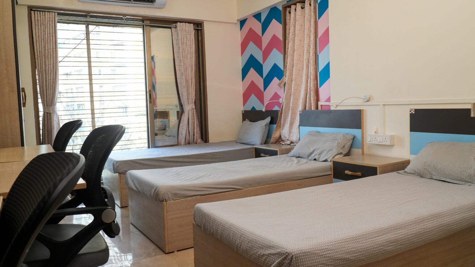 Single Sharing Girls PG & Boys Hostel Near Mithibai College Mumbai